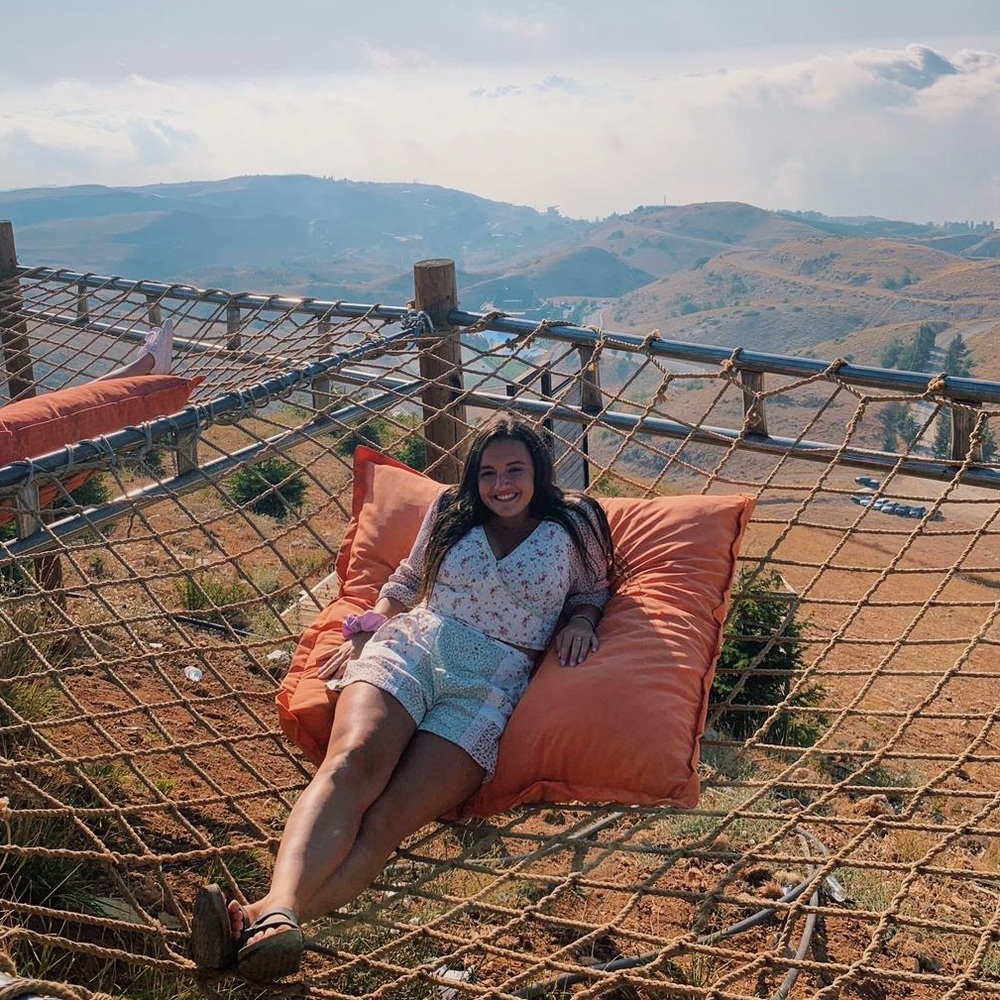 Meet your Posher, Maya